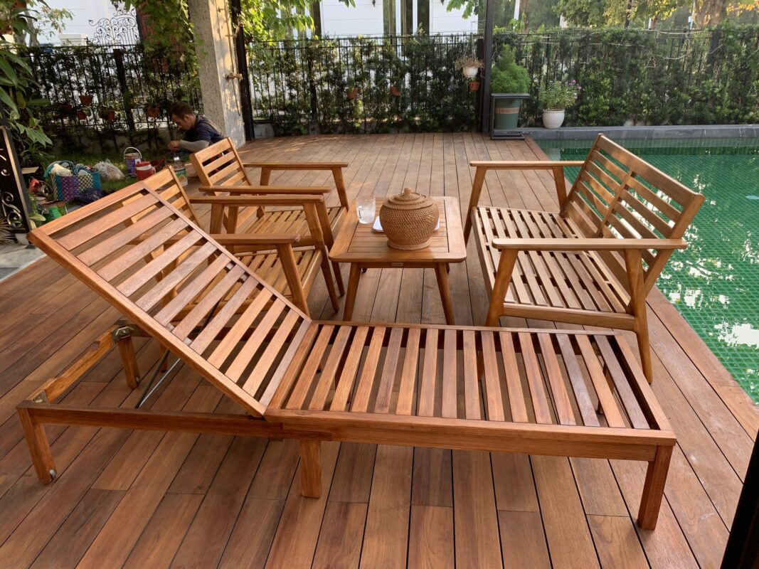 So Sánh Ghế Đá Mài Và Ghế Gỗ Ngoài Trời