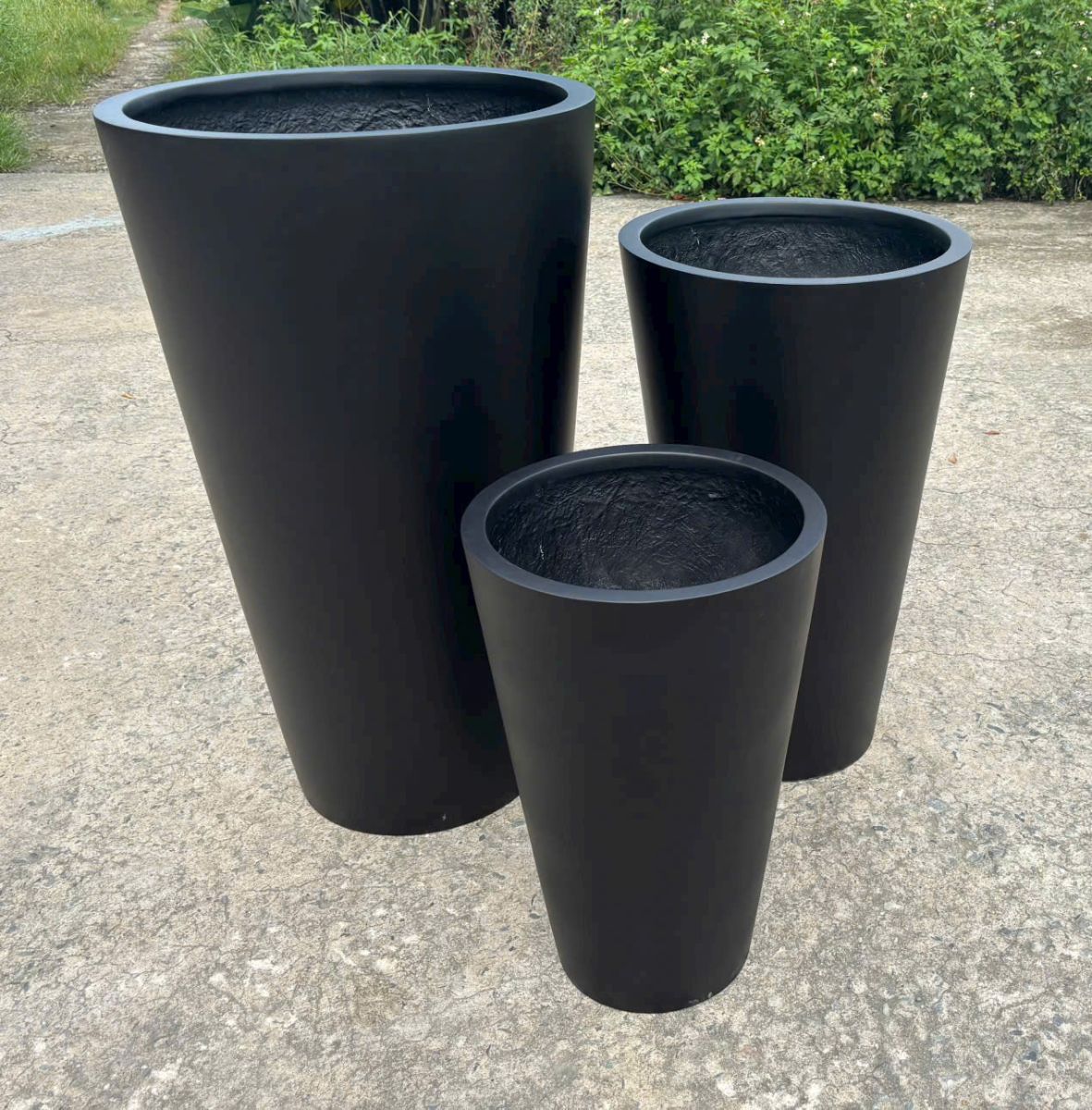 chậu composite hình ly đen basic