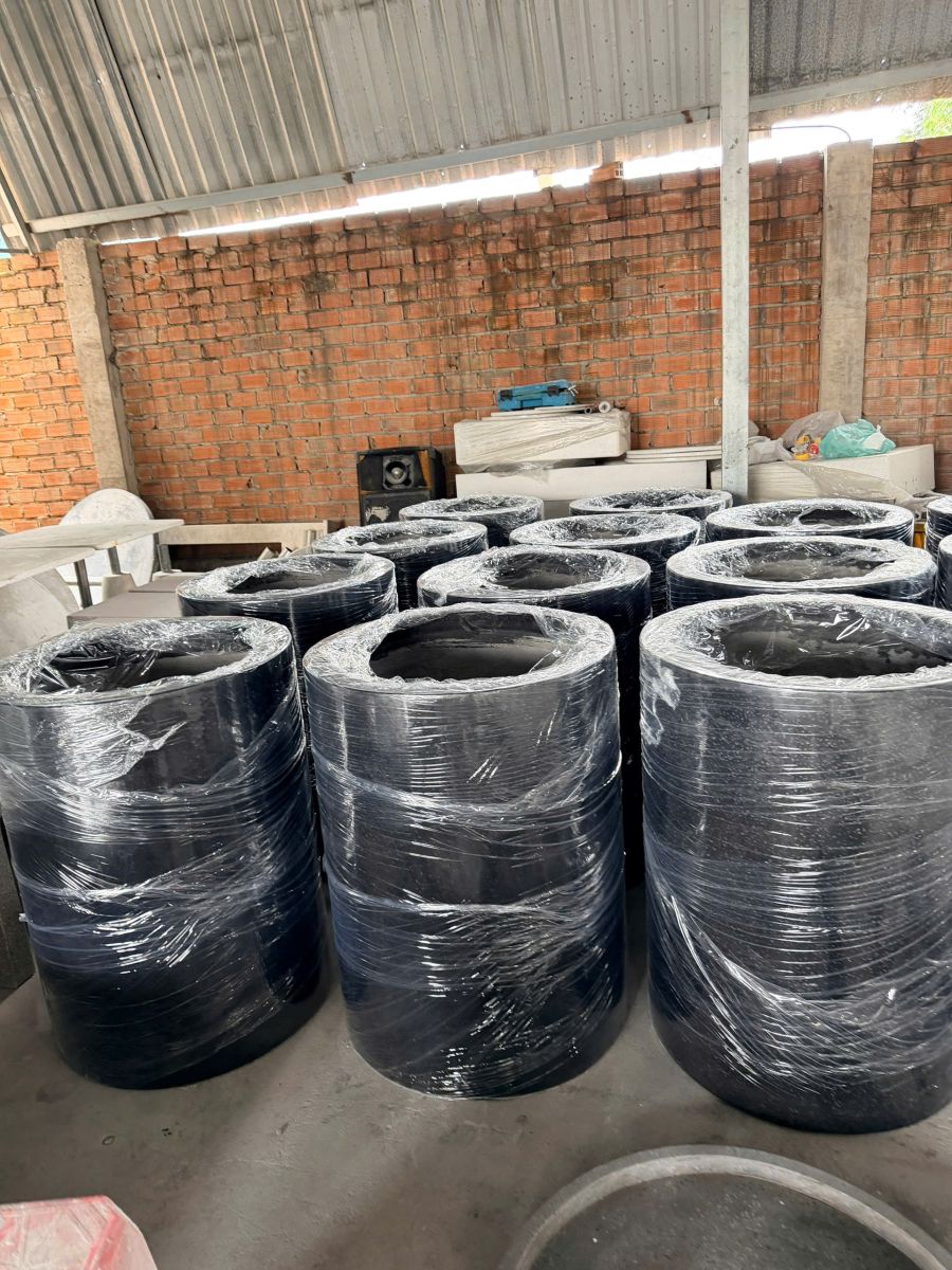 chậu xi măng đá mài tại xưởng 