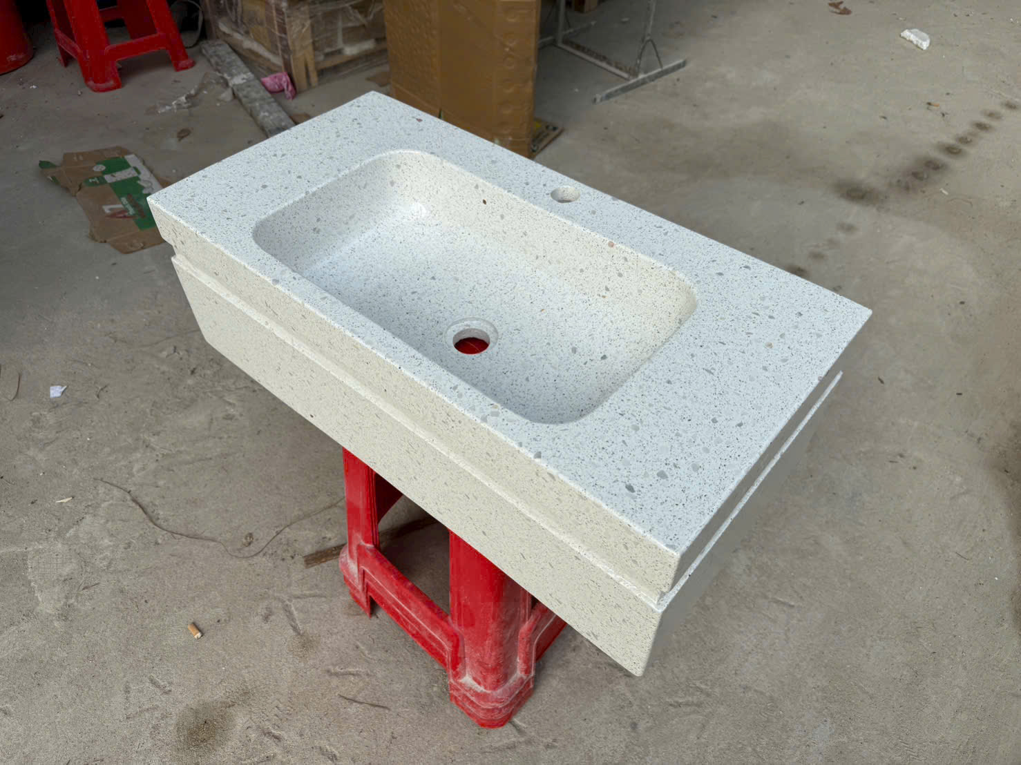 Mẫu lavabo treoi tường hố tròn