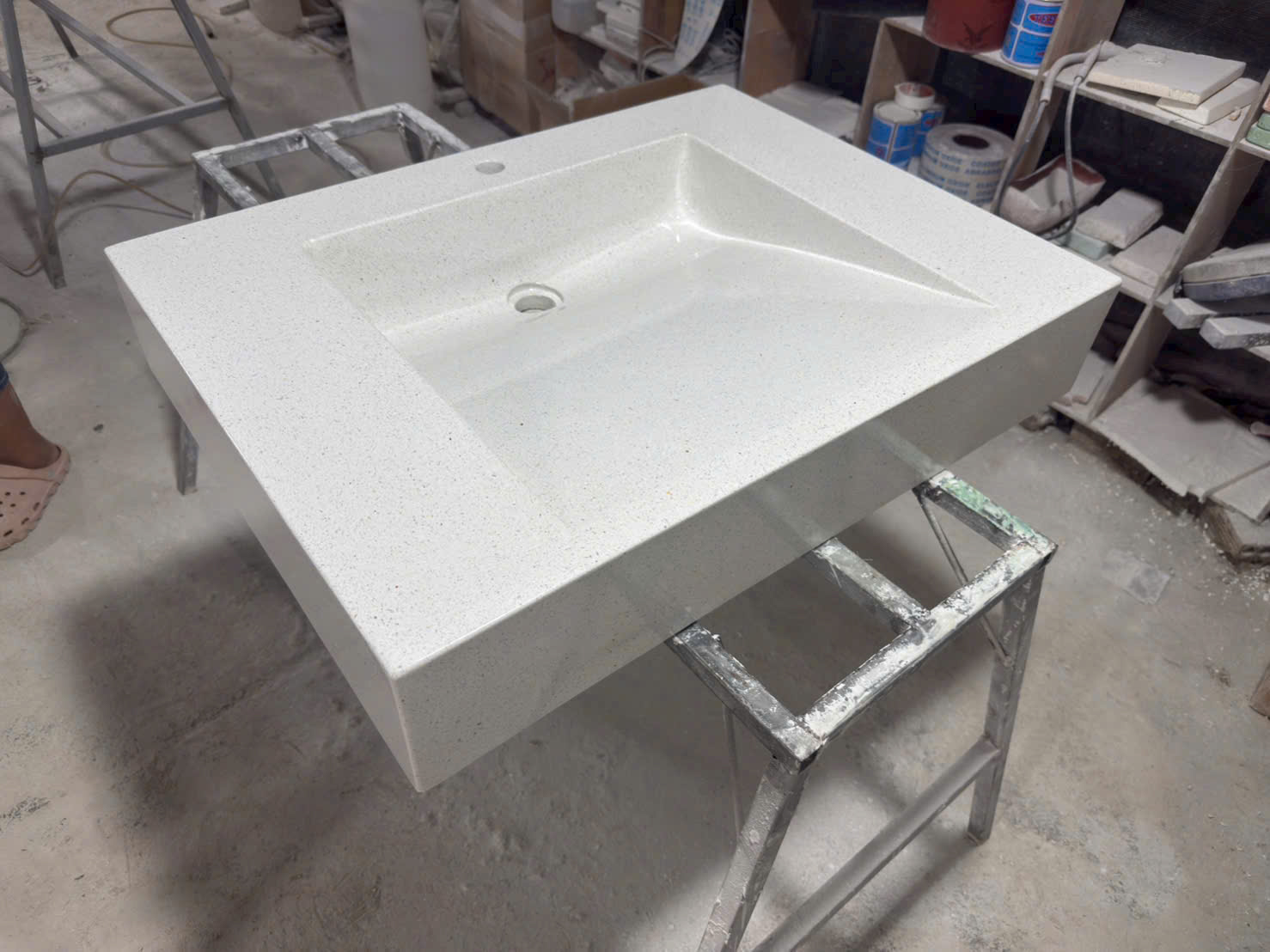 Chậu rửa mặt đá terrazzo đáy dốc