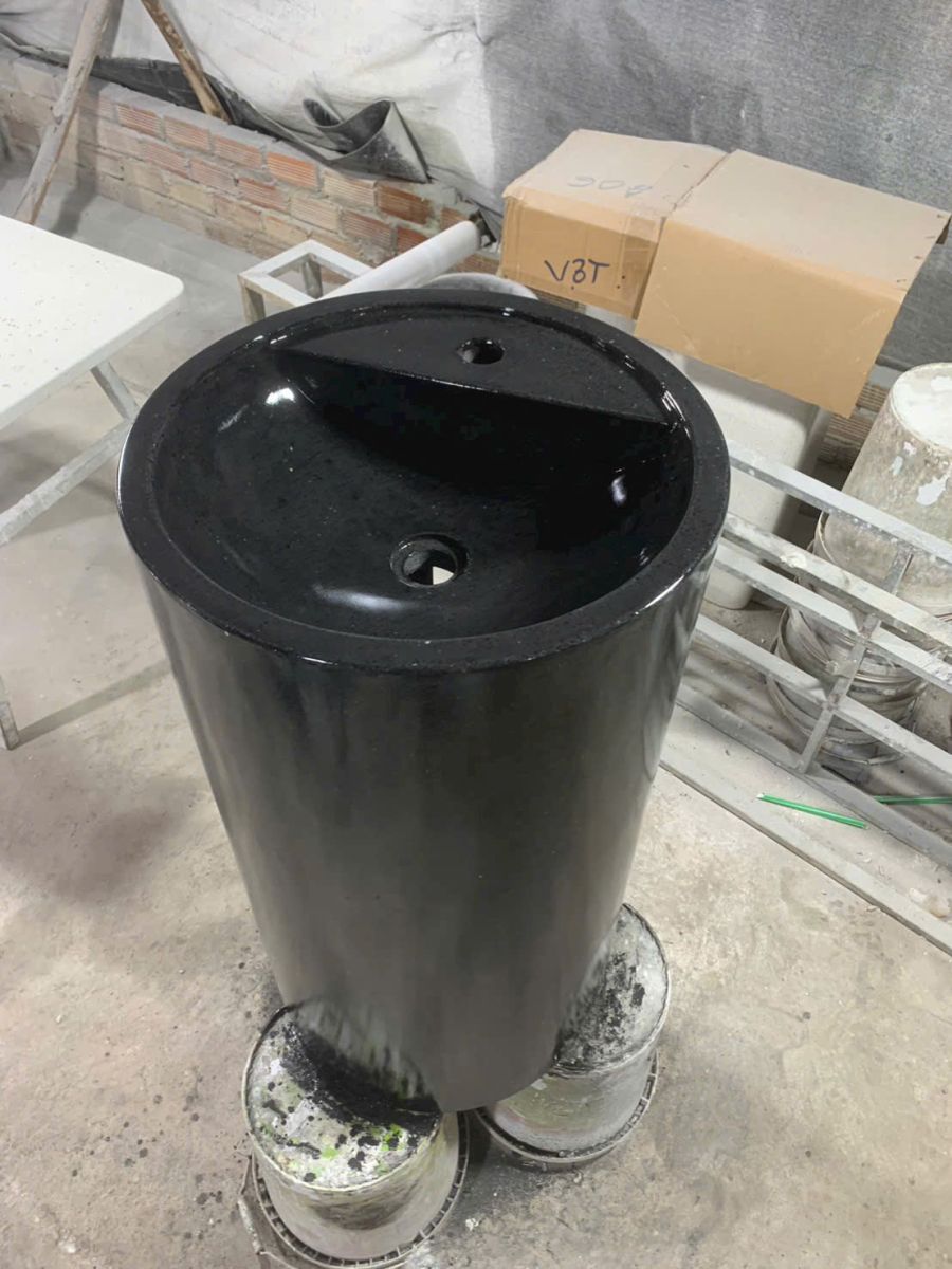 chậu rửa mặt đá terrazzo màu đen